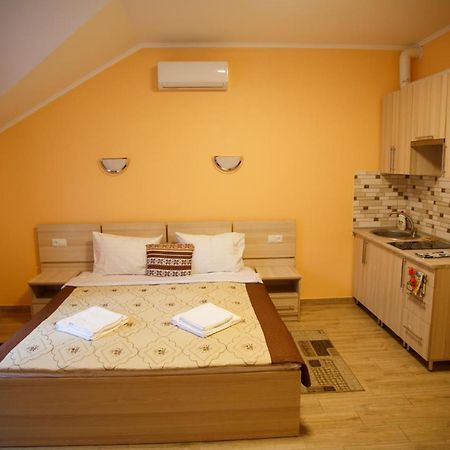 Золота Поляна Apartment Екстериор снимка
